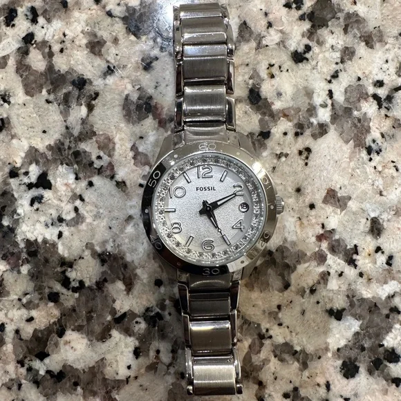 ⌚ Fossil Women’s Silver Watch | Stainless Steel | Crystal Bezel - Picture 2 of 5